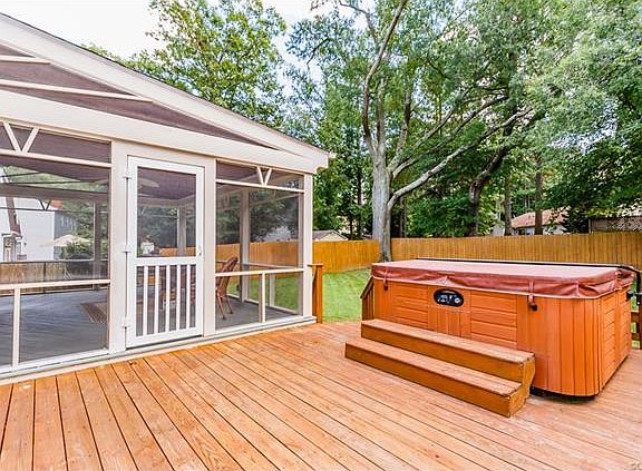 4th image of 9005 Runyon Dr