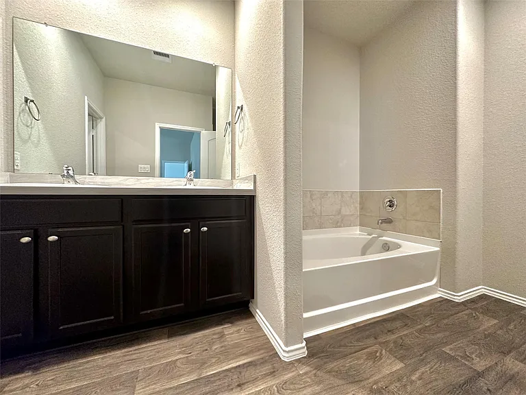 5410 Pembrokeshire Cir — Photo 13