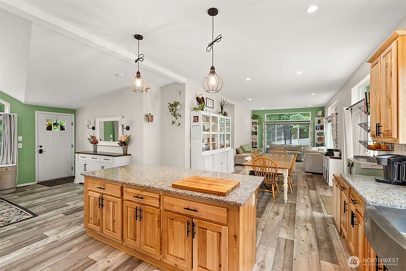 3rd image of 127 Brookside Lane