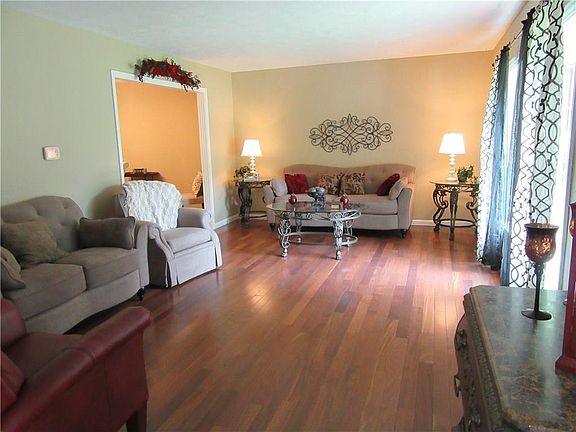 2nd image of 307 Old Mill Trce