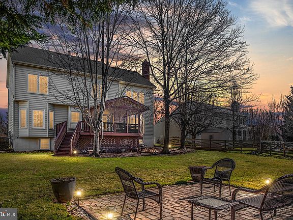 3rd image of 43945 Tavern Dr