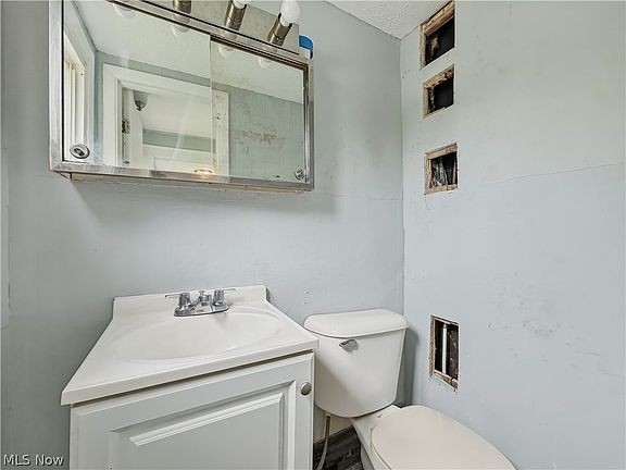 5th image of 3257 Woodbridge Ave
