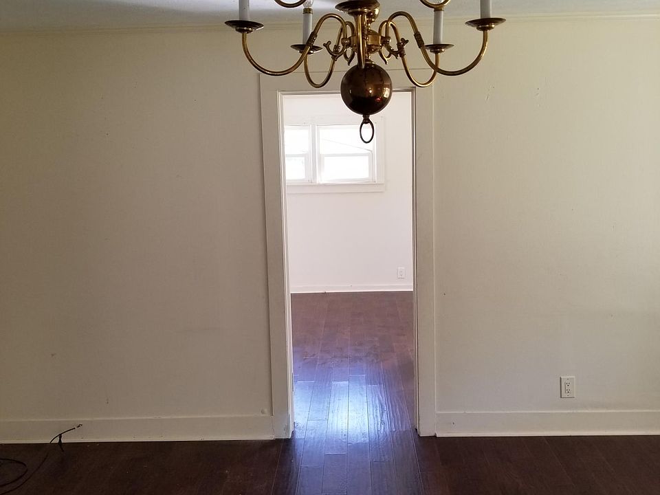 2nd image of 351 College St