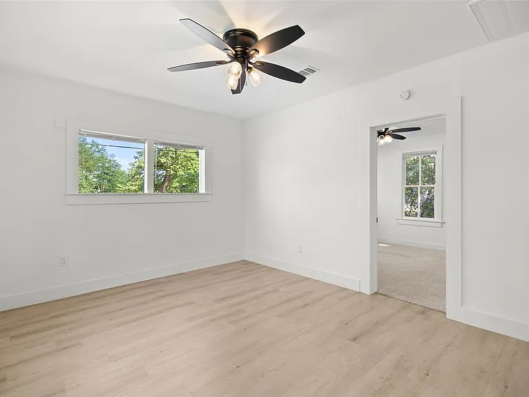 620 S Bell St — Photo 5