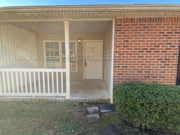 2nd image of 920 Wildwood Ln