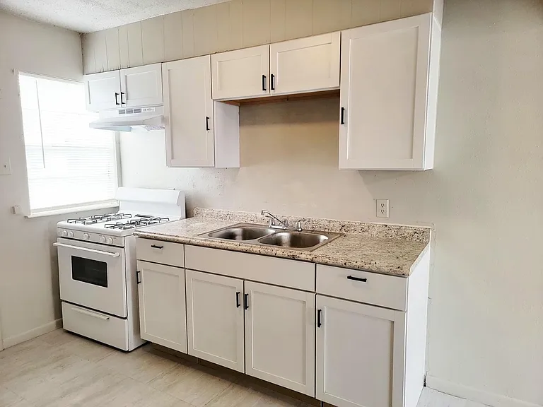 82 Colorado Dr — Photo 1