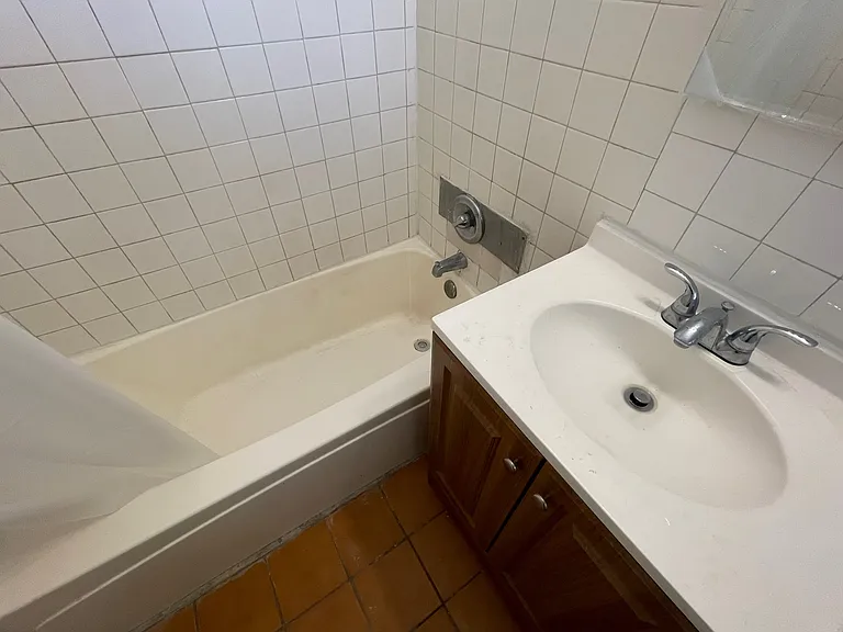 820 E C St — Photo 10