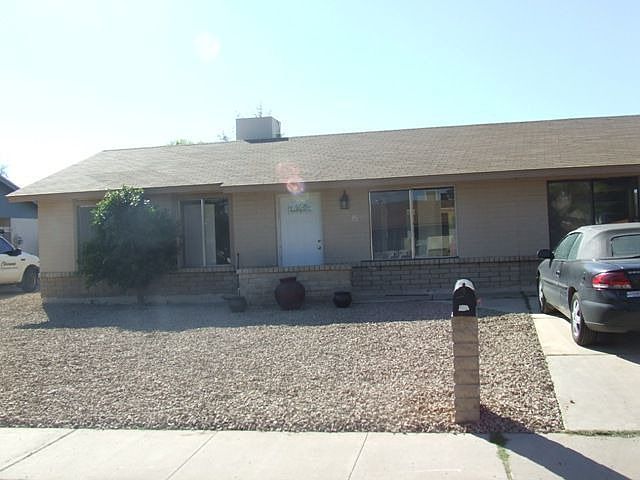 1st image of 956 S 33rd Pl