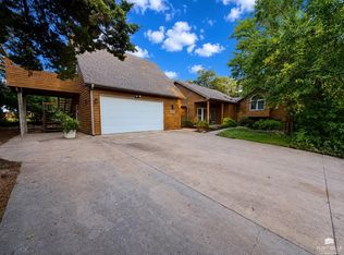 2303 Wildwood Ln, Manhattan, KS 66502