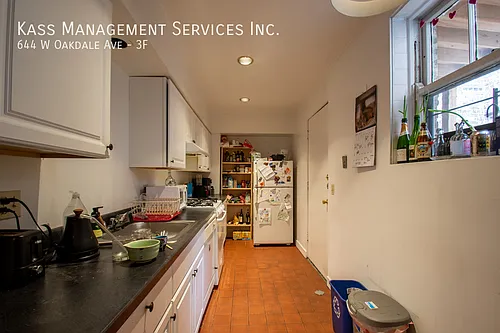 644 W Oakdale Ave #3F Photo 1
