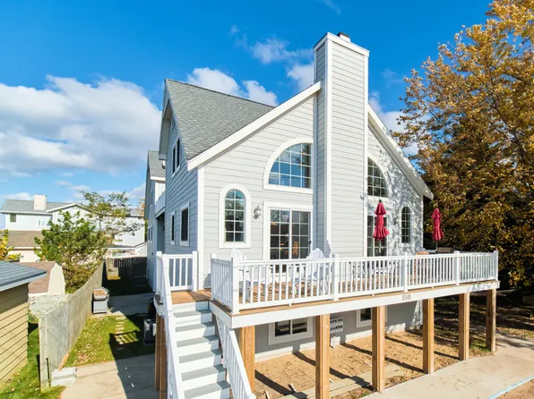 516 4th Ave, Manistee, MI 49660