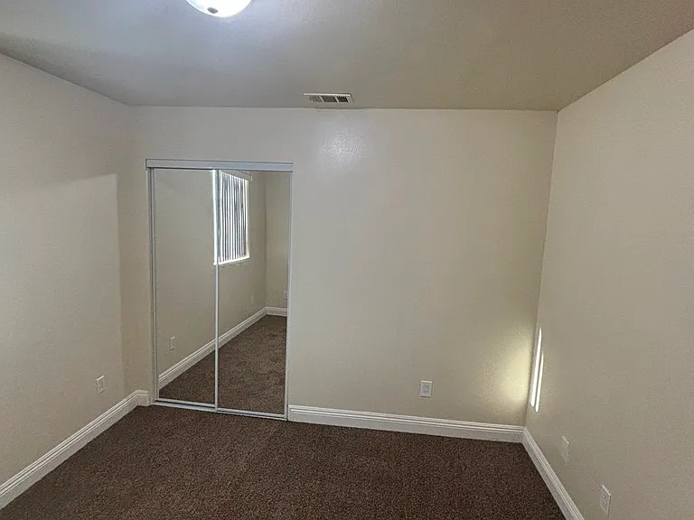 942 E 88th Pl — Photo 37