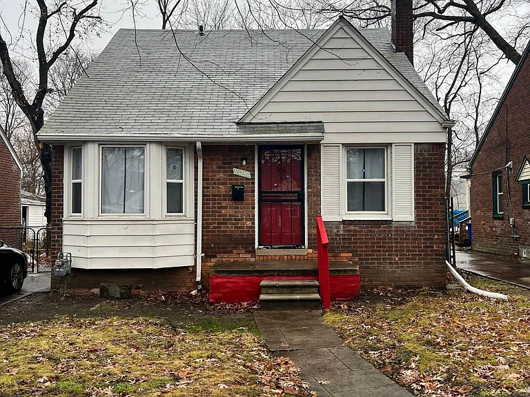 19340 Stahelin Ave — Photo 1
