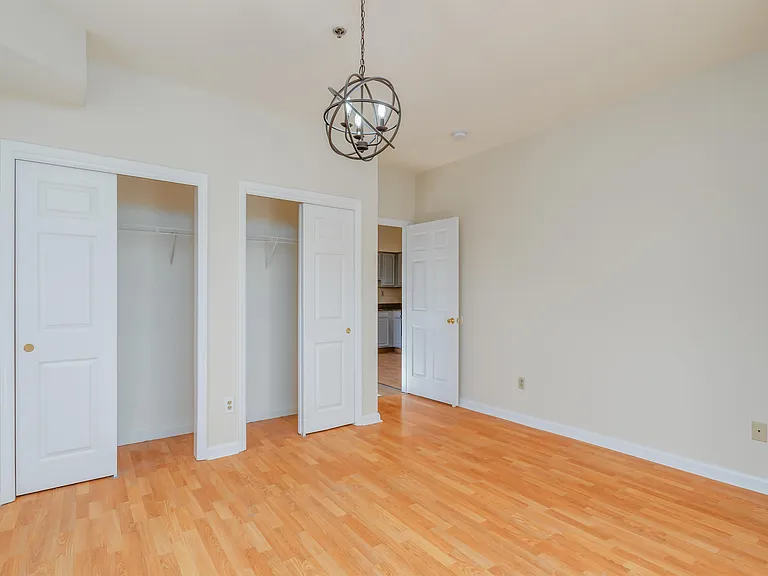 15 Isabella Ave #2R — Photo 8