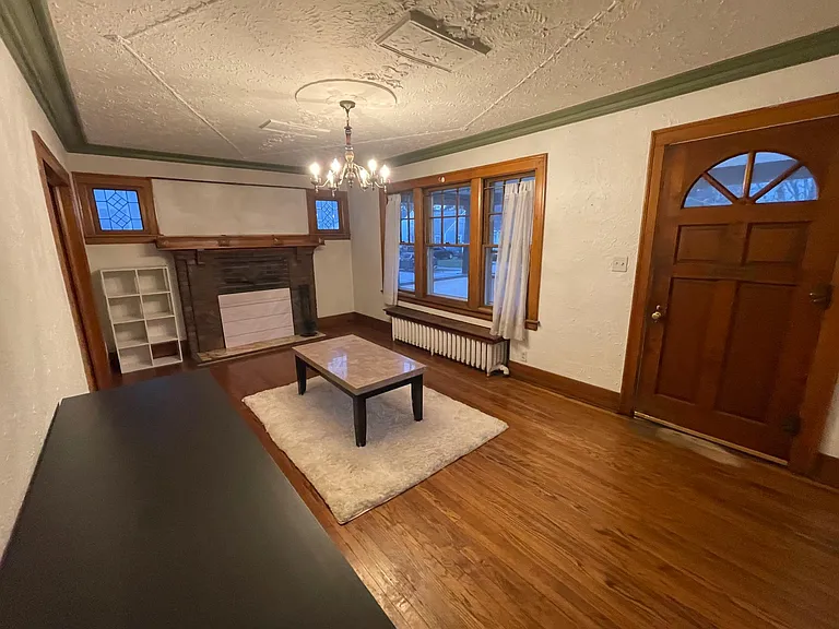 319 Dewey St — Photo 3