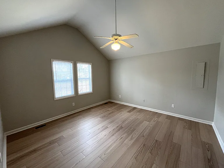 2637 Sierra Dr — Photo 9