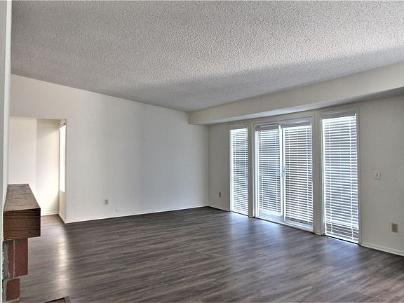 3rd image of 419 E Holyoke Pl