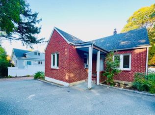 370 Woodbury Rd, Woodbury, NY 11797