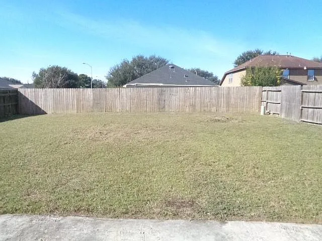 9507 Maple Green Ln — Photo 25