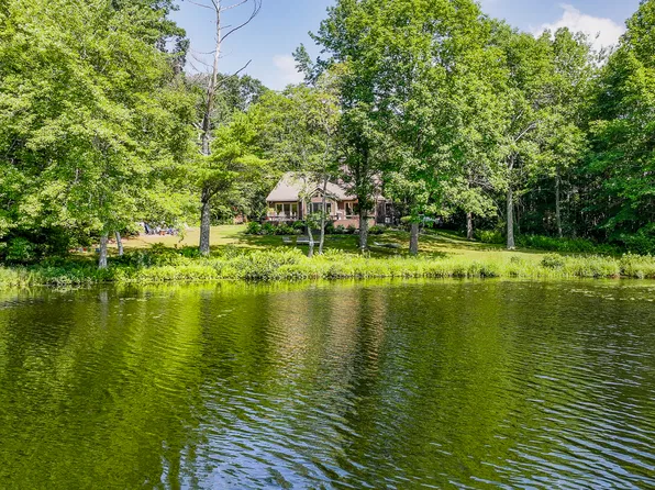 48 William Glen Dr, Camden, ME 04843