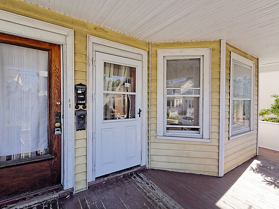 3rd image of 17 Mapleridge Ave