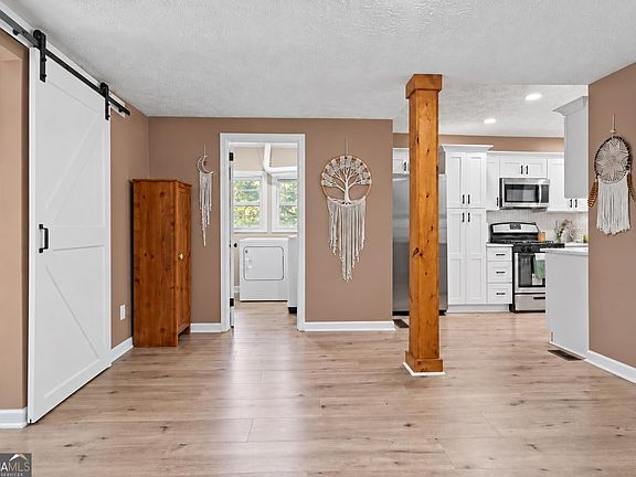 5th image of 1188 Russell Dr