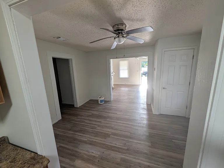 628 N Nicholls St — Photo 7