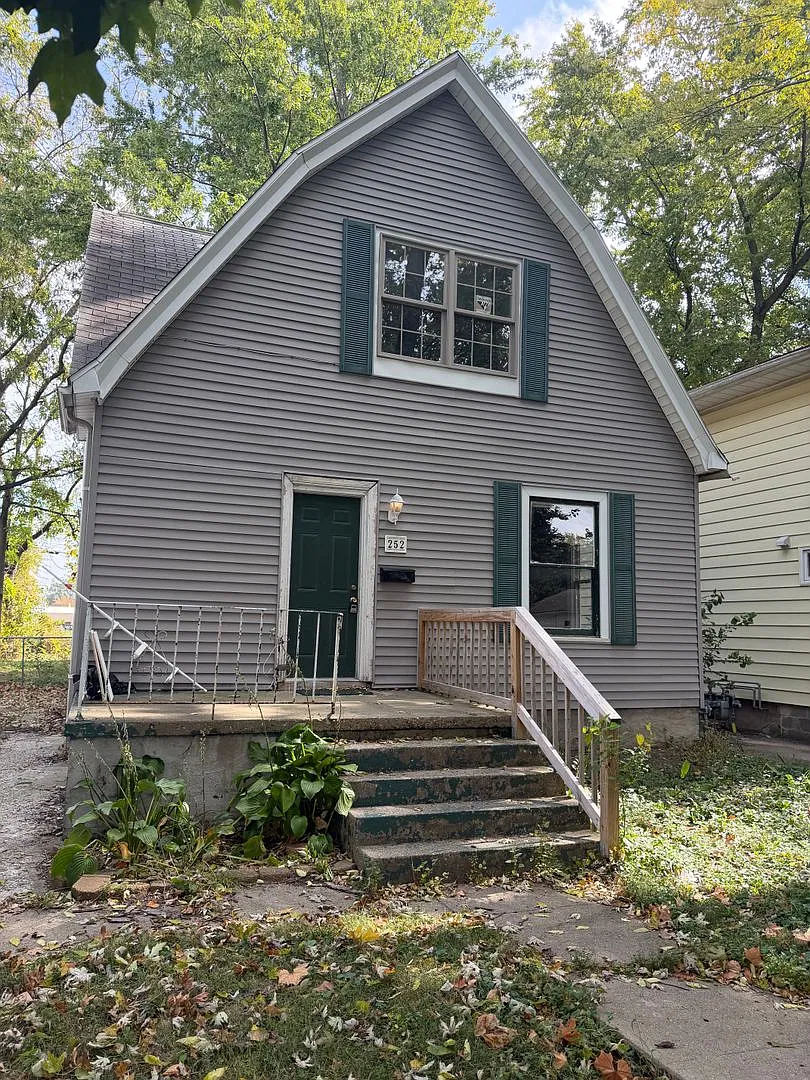 252 N English — Photo 1