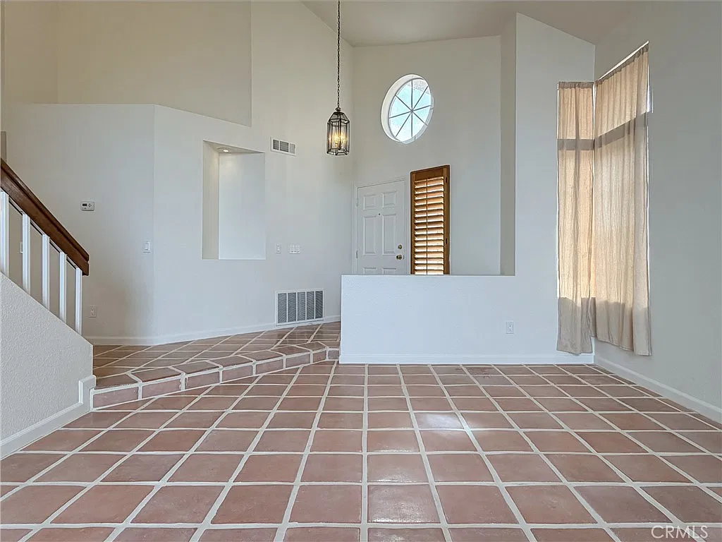 4 bed, 2121 sqft, $4,200 — Photo 4