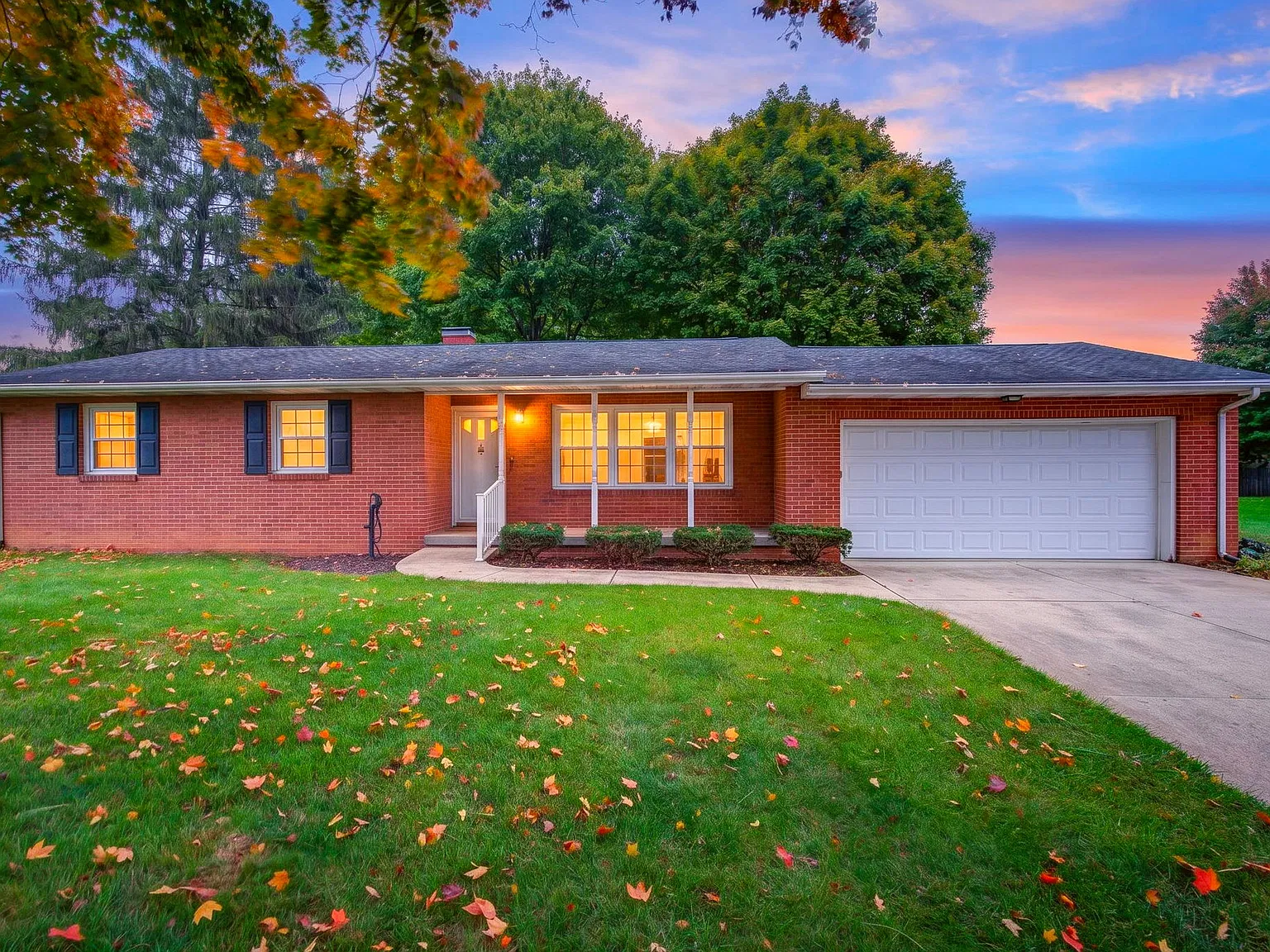 3 bed, 1.5 bath, 1300 sqft, $2,000 — Photo 1