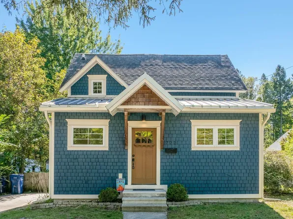 723 7th St, Traverse City, MI 49684
