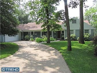 4th image of 124 N Lakeside Dr E