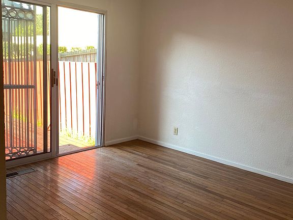 3rd image of 2541 Pomeroy Ct