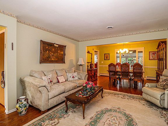 4th image of 3 Walesa Ct