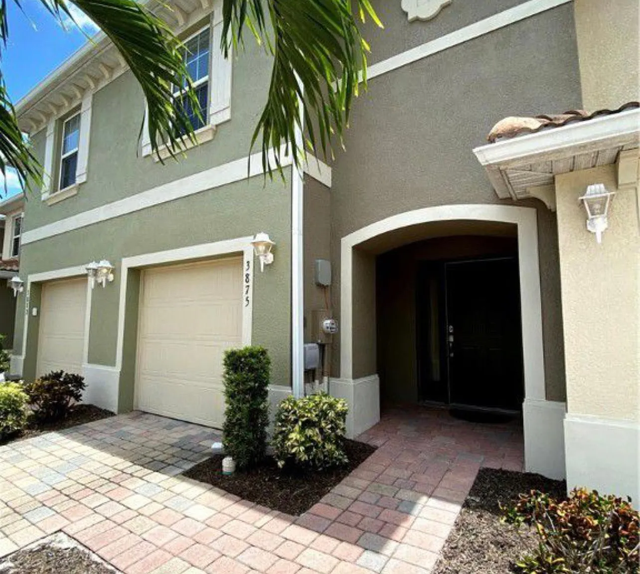 2 bed, 1635 sqft, $1,900 — Photo 1