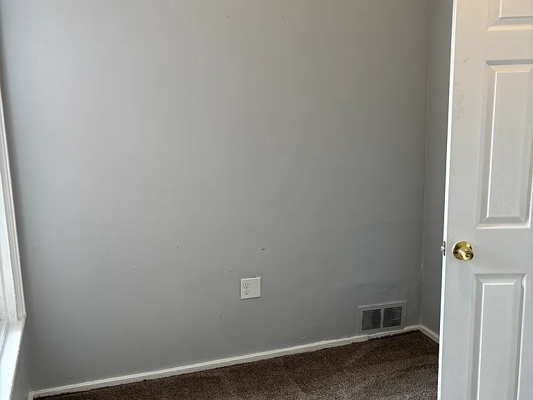 243 Niagara St #2 — Photo 9