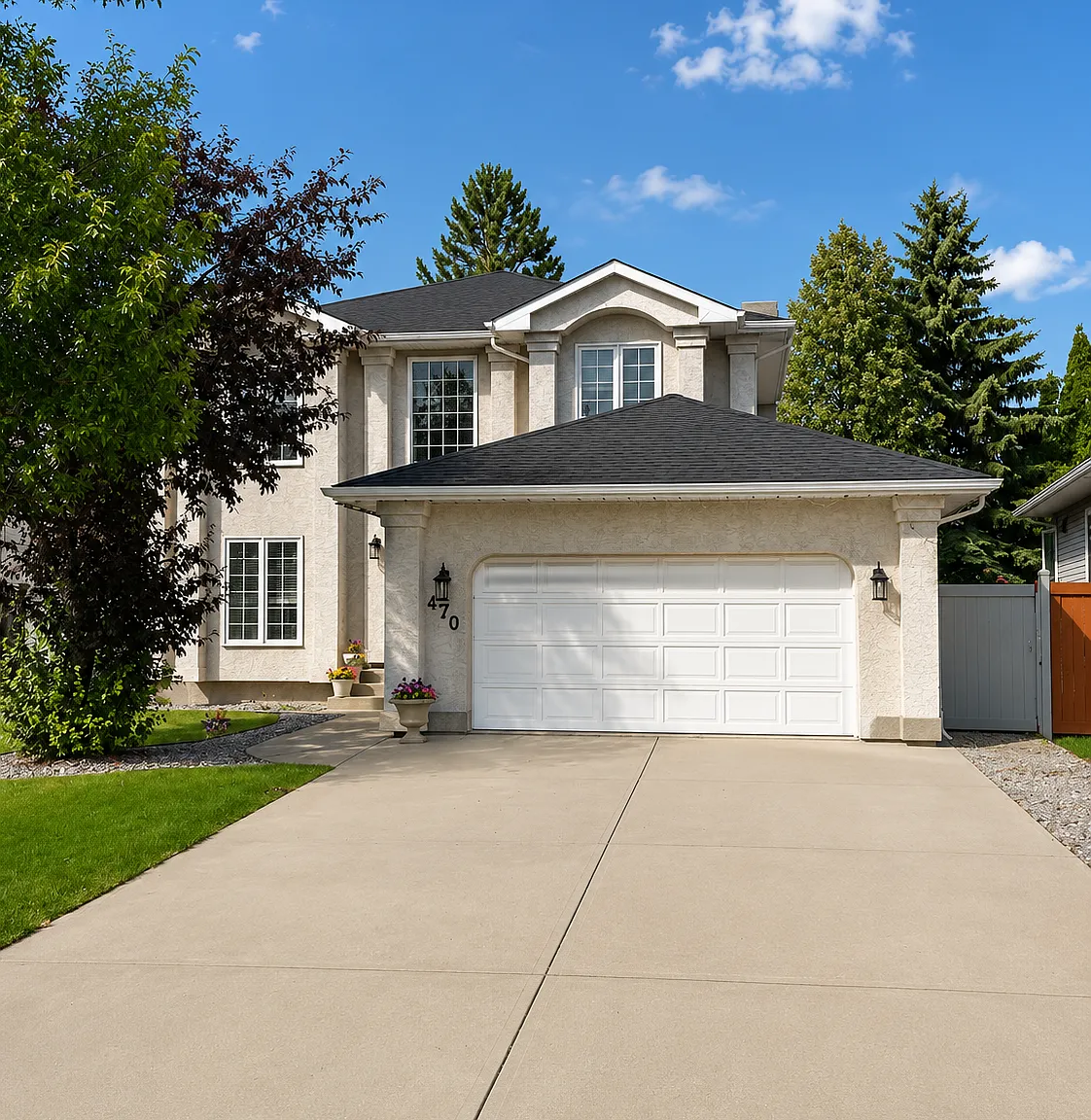 Spacious Upgraded 5-Bedroom Family Home Bulyea Heights — Photo 2