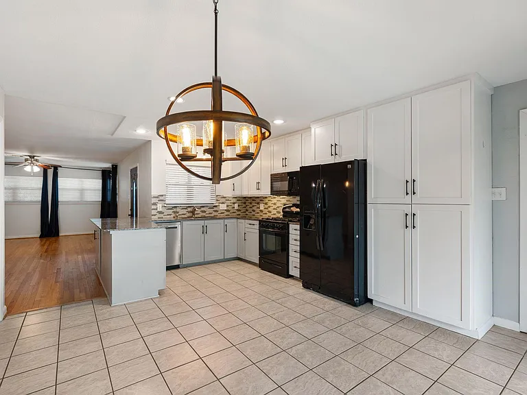 5110 Hialeah Dr — Photo 8