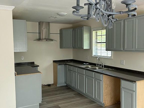 3rd image of 300 Roebuck Ave