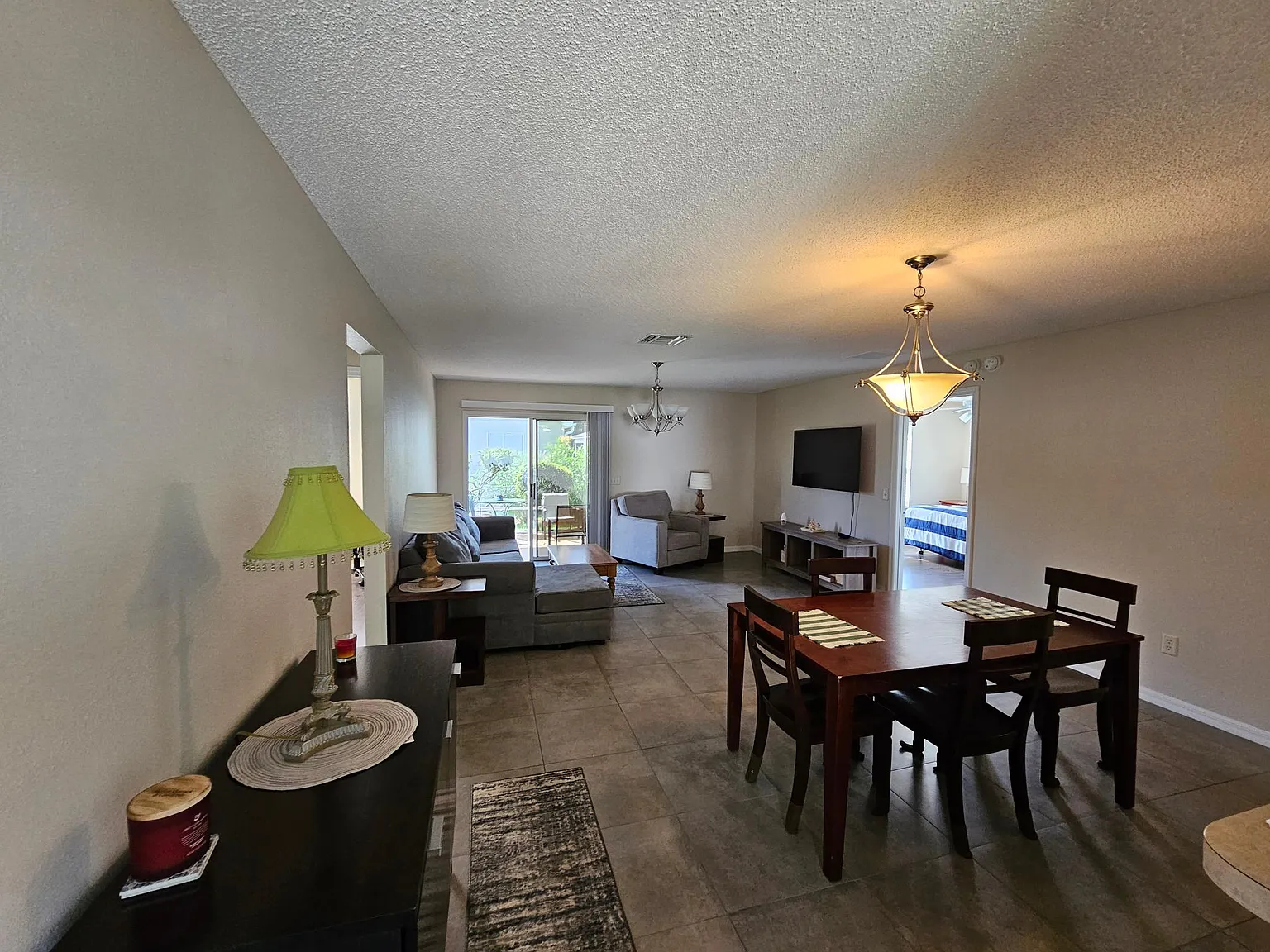 3 bed, 1240 sqft, $2,200 — Photo 3