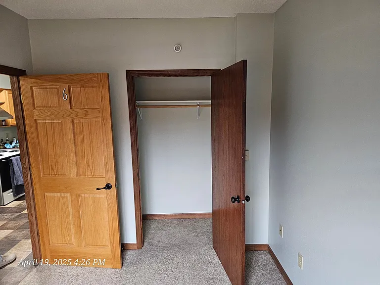 615 S Chestnut St #UPSTAIRS UNITS — Photo 5