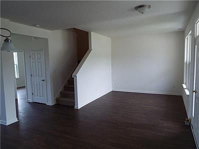 5th image of 3701 Newcastle Ct