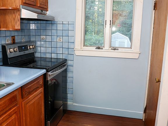 3rd image of 481 Sanford Rd