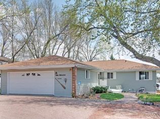 46248 S Shore Pl, Hartford, SD 57033
