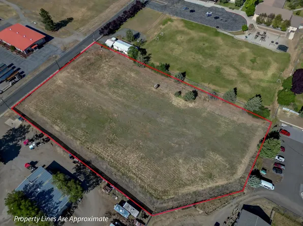 318 Payne Ln, Yreka, CA 96097
