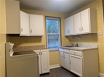 5th image of 114 E Amidon St