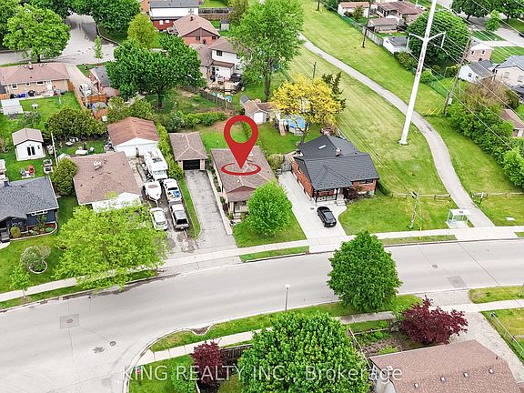 4th image of 54 Tweedsmuir Ave