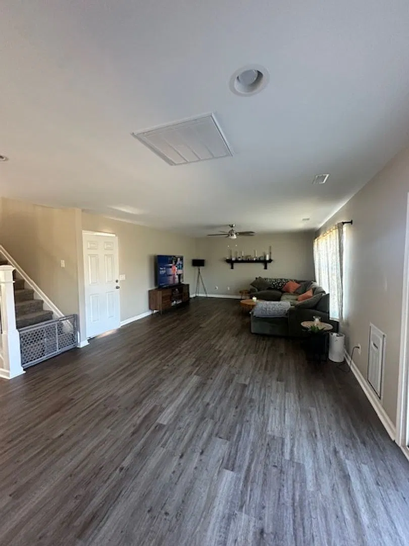 4 bed, 2.5 bath, 2270 sqft, $2,300 — Photo 4