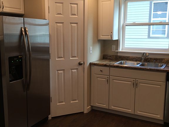 Corner walk in pantry