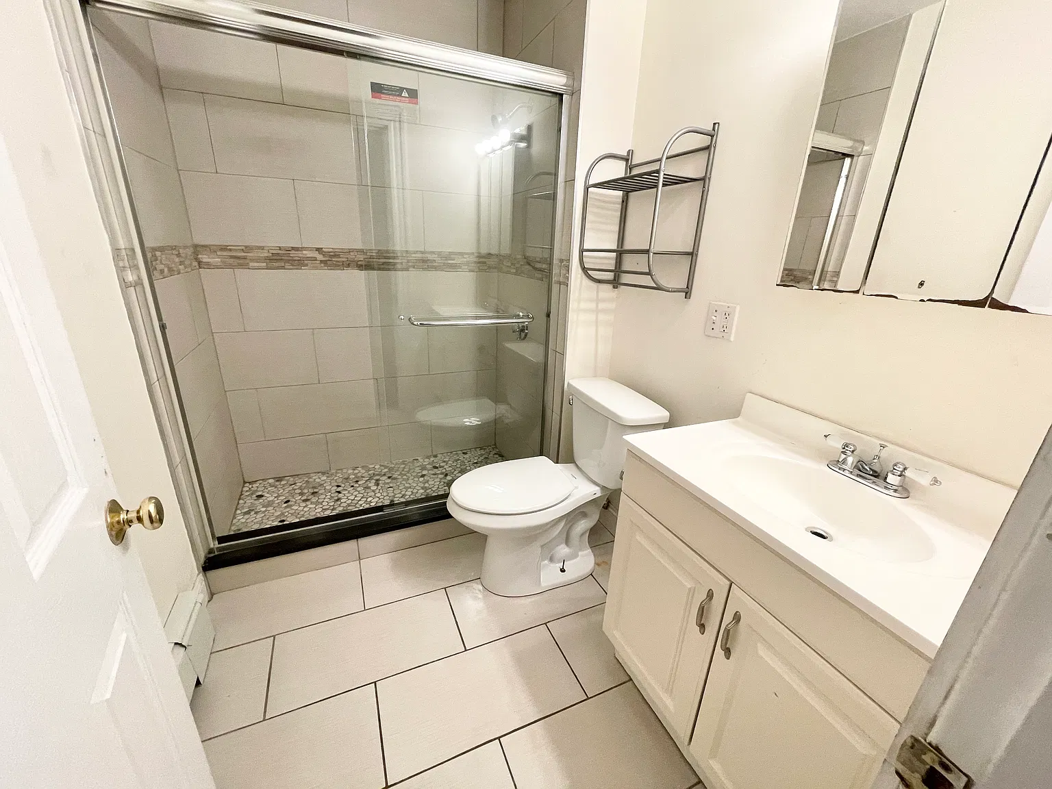 4 bed, 1500 sqft, $6,000 — Photo 3